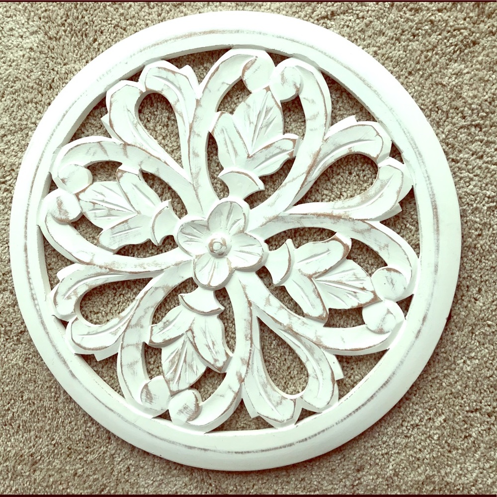 Round wood carving